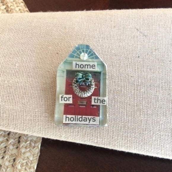 Vintage Jewelry - Vintage Holiday Brooch